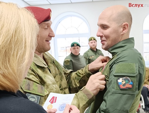 Тюменским участникам СВО вручили первые медали "Ветеран боевых действий"