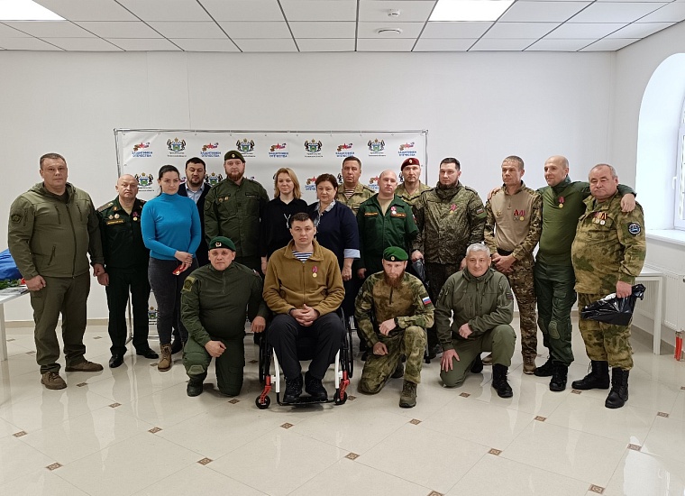 Тюменским участникам СВО вручили первые медали "Ветеран боевых действий"