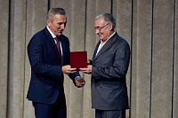 Губернатор Александр Моор вручил награды учителям, воспитателям, тренерам Тюменской области