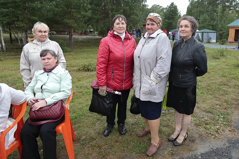 На Андреевском озере бревна превращают в произведения искусства