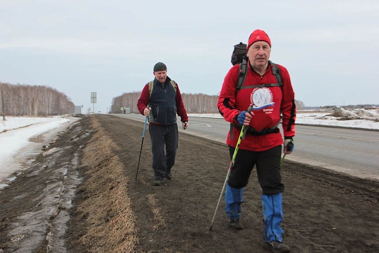 Через 46 км по Сибирскому тракту у корреспондента «Вслух.ру» задымил рюкзак