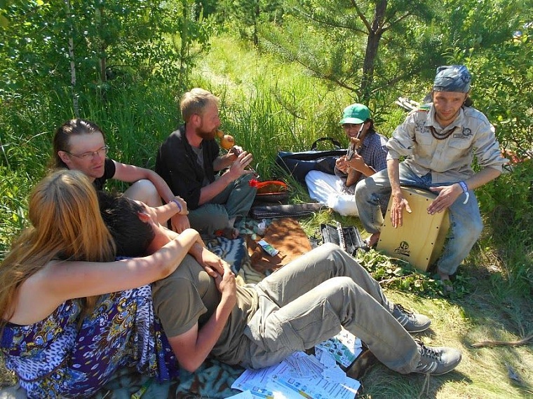 Этнофестиваль «Небо и Земля» завлекал хороводами и удивлял повилой