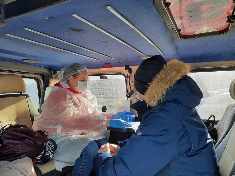 Тюменцы могут провериться на ВИЧ возле торговых центров