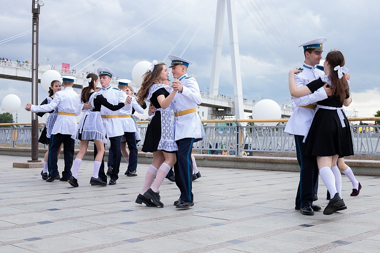 В Тюмени завершился "Вальс на Набережной"
