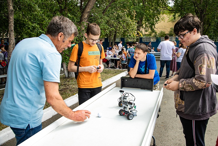 Чудеса науки: в тюменском “Кванториуме” отметили праздник детства