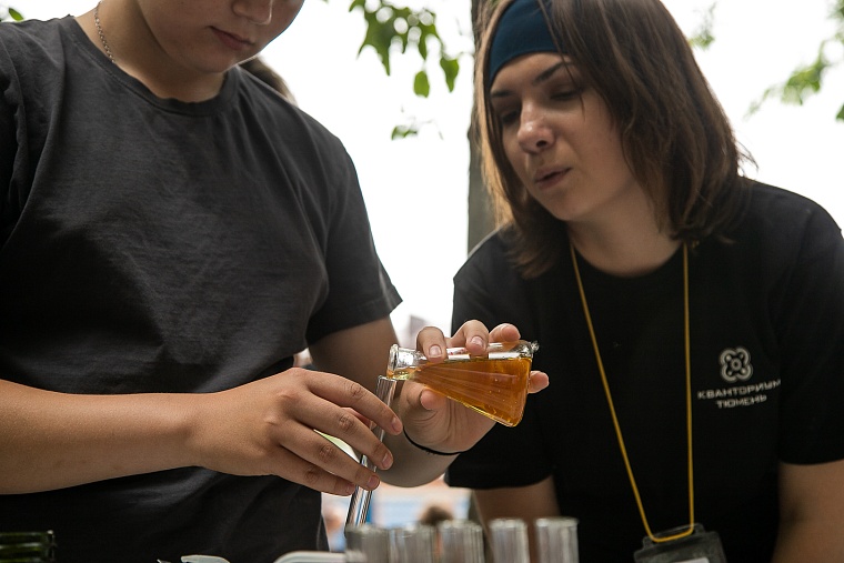 Чудеса науки: в тюменском “Кванториуме” отметили праздник детства