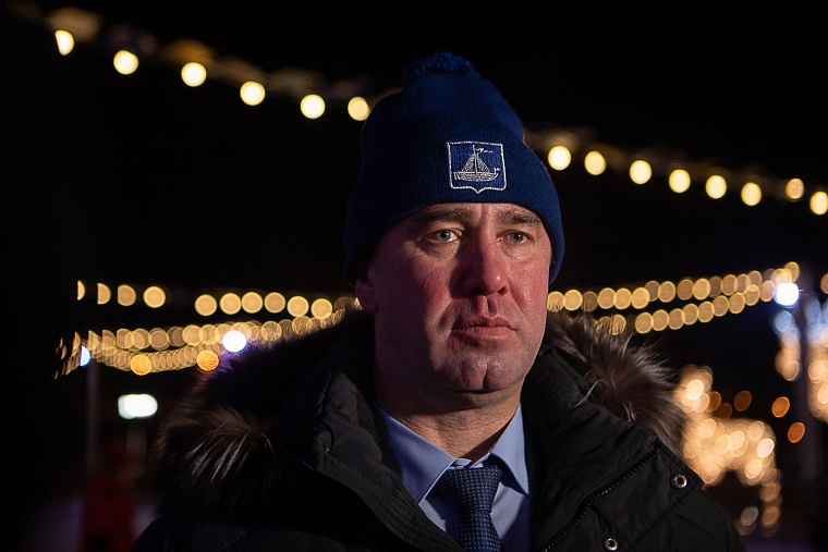 В Тюмени на набережной открыли самый большой каток