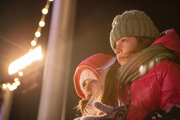 В Тюмени на набережной открыли самый большой каток