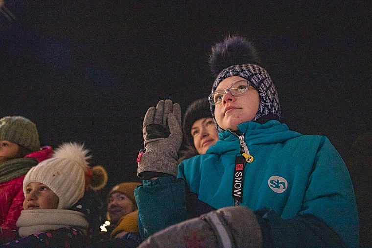 В Тюмени на набережной открыли самый большой каток