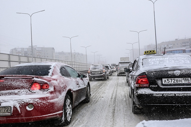 Солить по-новому: эксперт «разложила по полочкам» реагенты, которые выбрал на зиму мэр Тюмени
