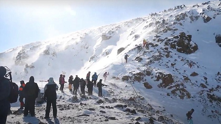 Три ямальские пары собираются заключить брак во время восхождения на гору Рай-Из