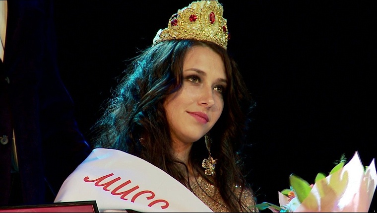 На сцену выходят не обычные девушки