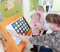 В нижнетавдинской детской поликлинике появился интерактивный экран