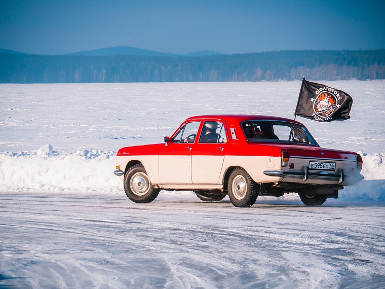 Афиша на уик-энд: Зимний бардовский, ледовые ретро-гонки и английская вечеринка