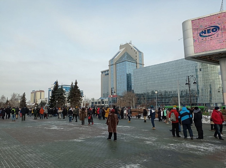 Площадь у технопарка оцеплена полицией