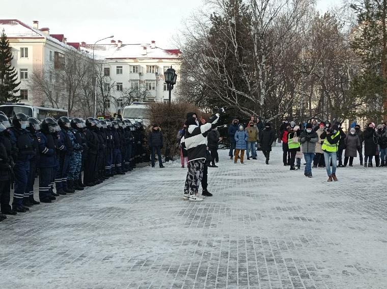 Площадь у технопарка оцеплена полицией