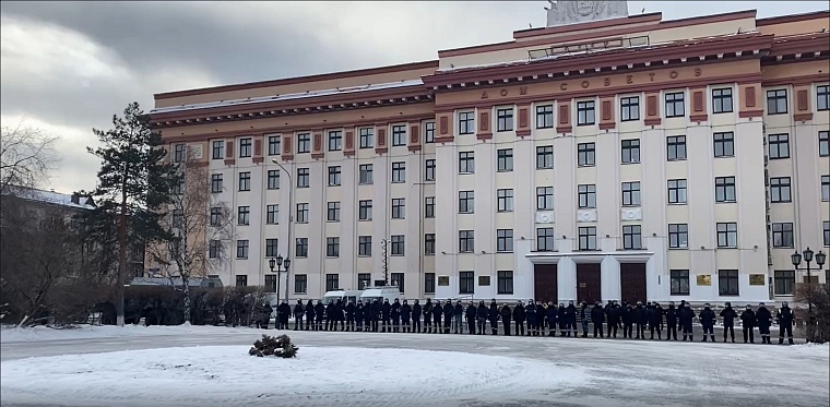 Площадь у технопарка оцеплена полицией