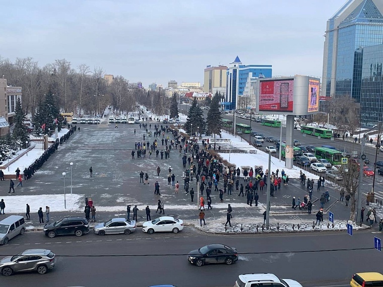 Площадь у технопарка оцеплена полицией