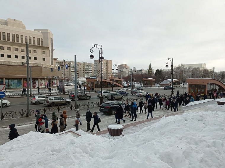Площадь у технопарка оцеплена полицией