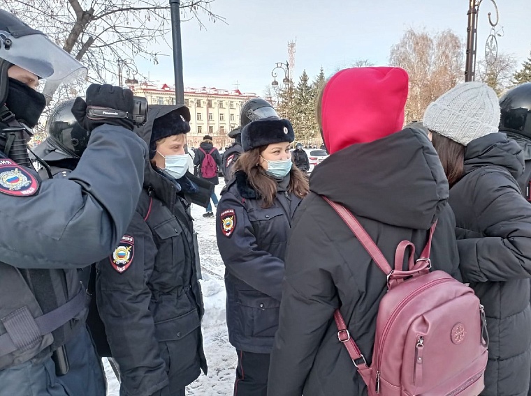 Площадь у технопарка оцеплена полицией