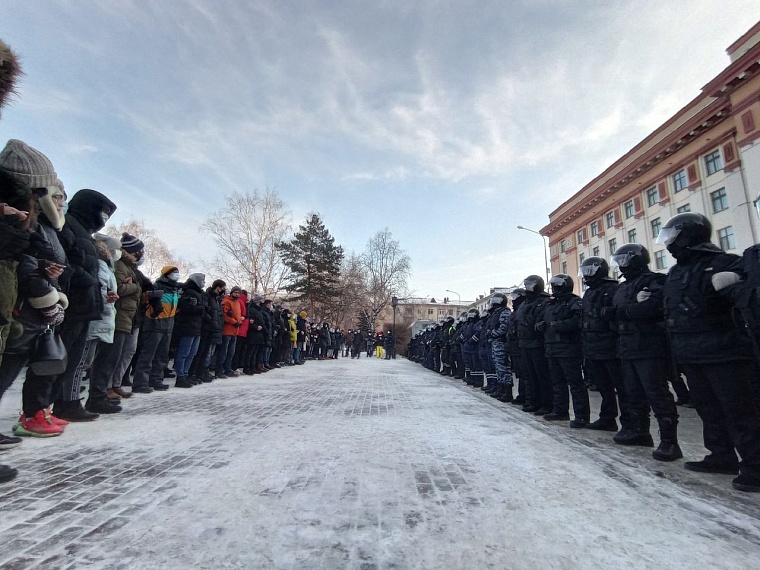 Площадь у технопарка оцеплена полицией
