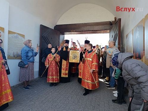 В Троицком соборе отслужили молебен о Победе перед Казанской иконой Божией Матери