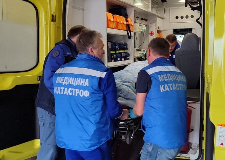 Для спасения женщины с буровой тюменские врачи задействовали санавиацию