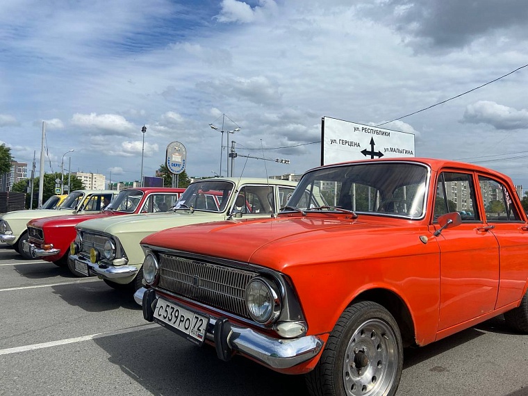 В Тюмени прошел ретрофестиваль автомобилей