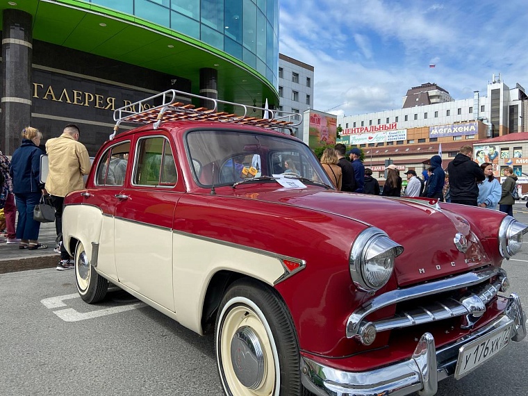В Тюмени прошел ретрофестиваль автомобилей