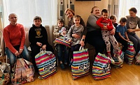 Активистки «Союза женщин России» навестили семьи из Донбасса, которые переехали в Тюмень