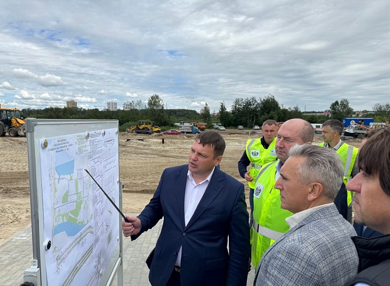 В Тюмени приступили к очистке Алебашевского озера от мусора