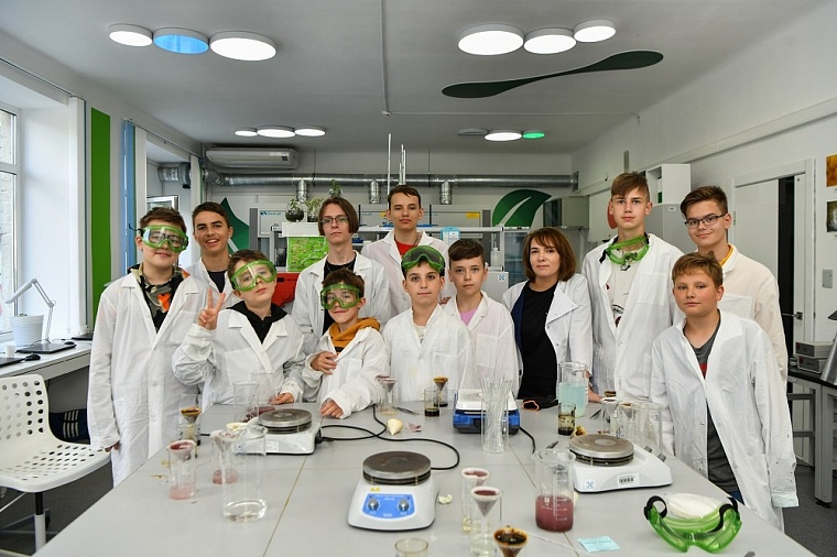 Юные тюменские инженеры придумали специальное инвалидное кресло и робота для переработки отходов