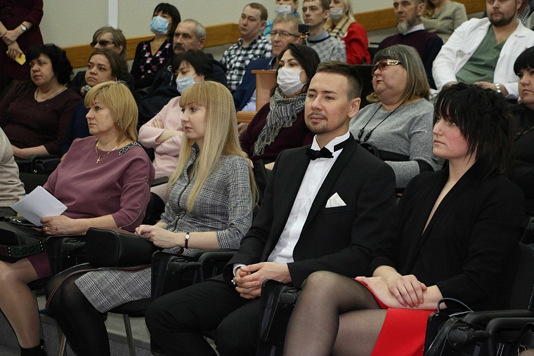 Девять доноров почки из Тюмени получили почетный знак «Дарящий часть себя»