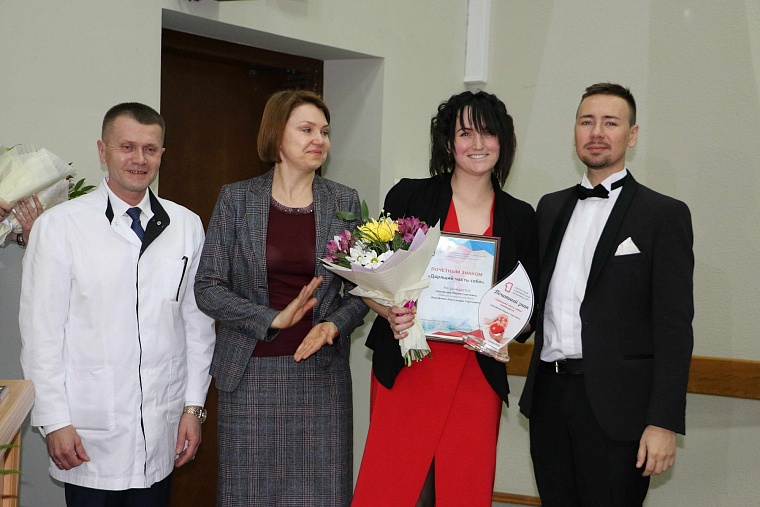 Девять доноров почки из Тюмени получили почетный знак «Дарящий часть себя»