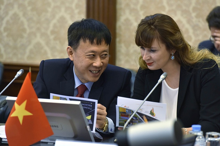 Иностранные консулы предложили тюменцам обмениваться туристами, студентами и древесиной