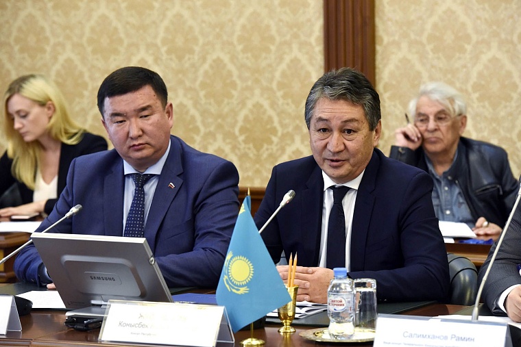 Иностранные консулы предложили тюменцам обмениваться туристами, студентами и древесиной