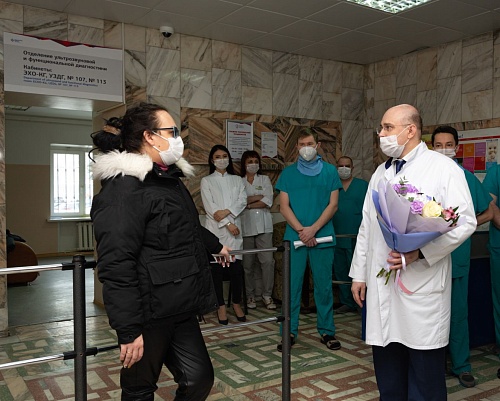 Тюменку после коронавируса поставили на ноги с помощью ЭКМО