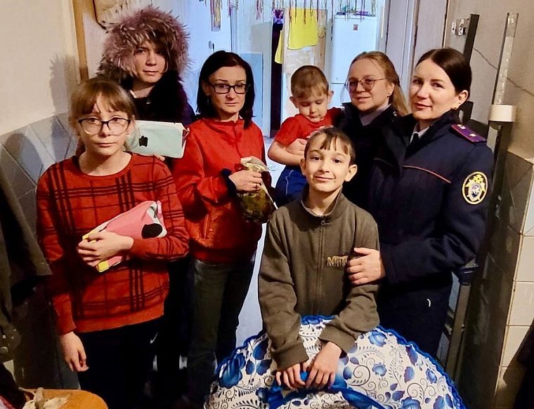 Тюменские следователи исполнили мечту мальчика из многодетной семьи