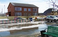 Зимой – каток, весной – потоп. Жители Заводоуковска жалуются на проблемный двор