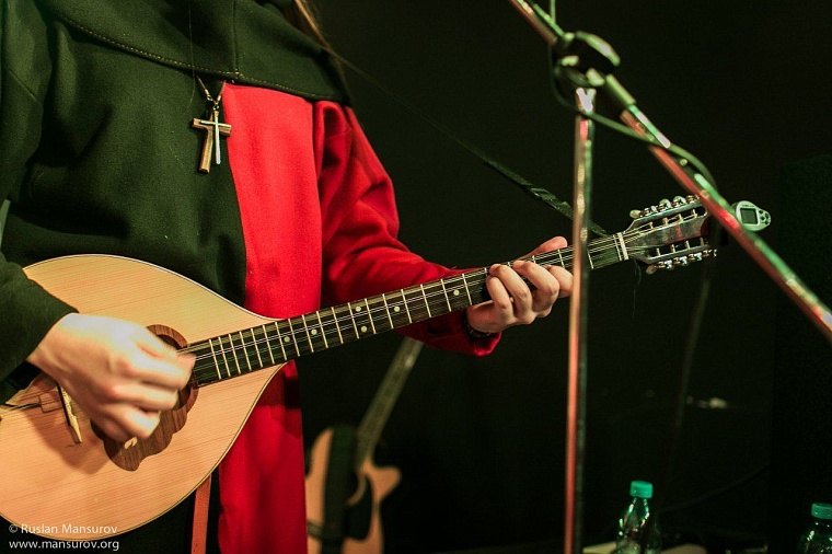 О чем поет Gilead