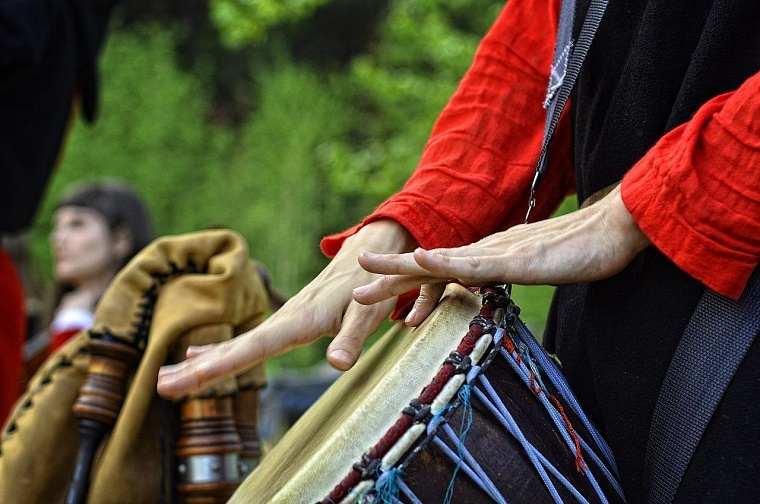 О чем поет Gilead