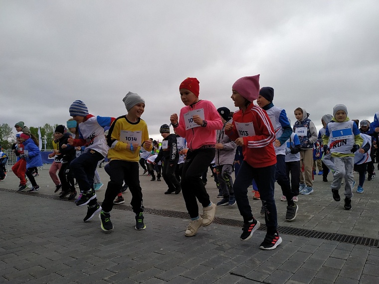 В спортивной акции "ЗаБег.РФ" приняли участие две тысячи тюменцев