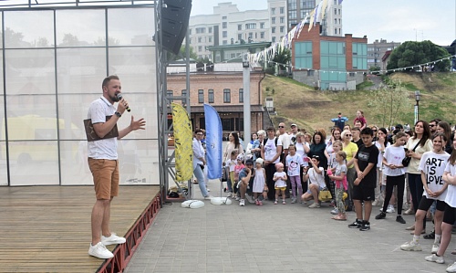На Вознесенской набережной в День молодежи раздадут подарки активным горожанам