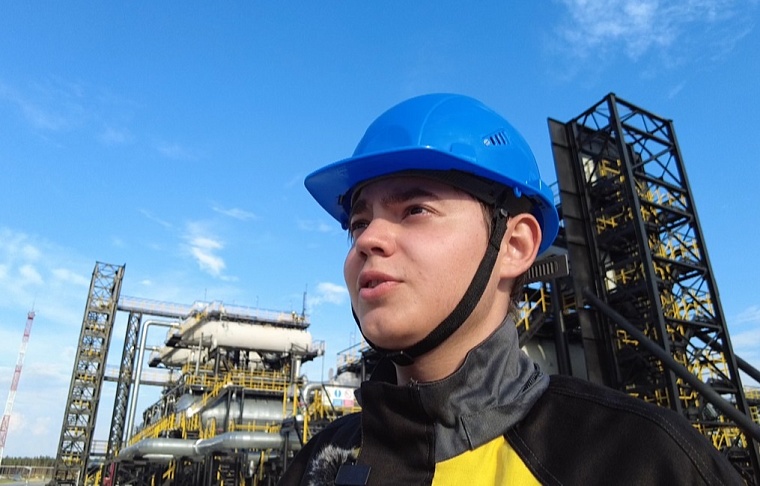 Студенты-нефтяники осваивают профессию на месторождениях