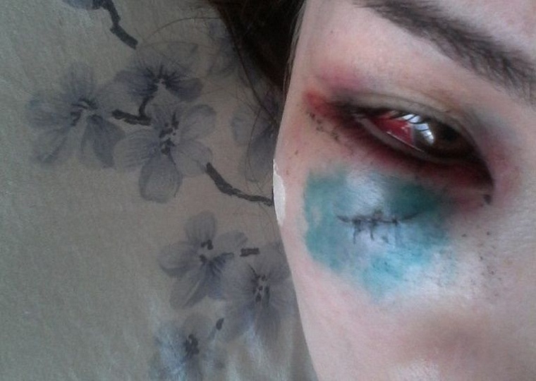 В тренажерном зале на лицо тюменки упал гриф от штанги