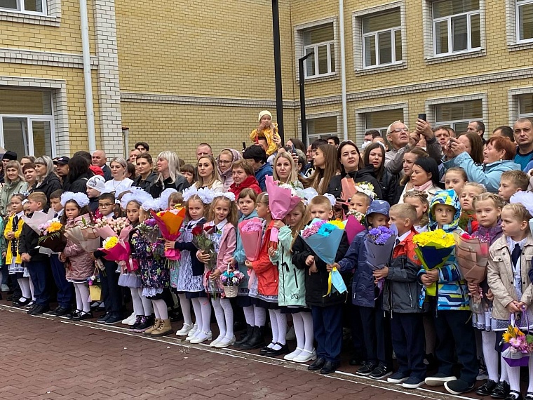 В Ишиме открыли обновленную школу на 600 учебных мест