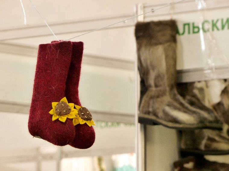 Из тюменской фанеры делают новогодние игрушки