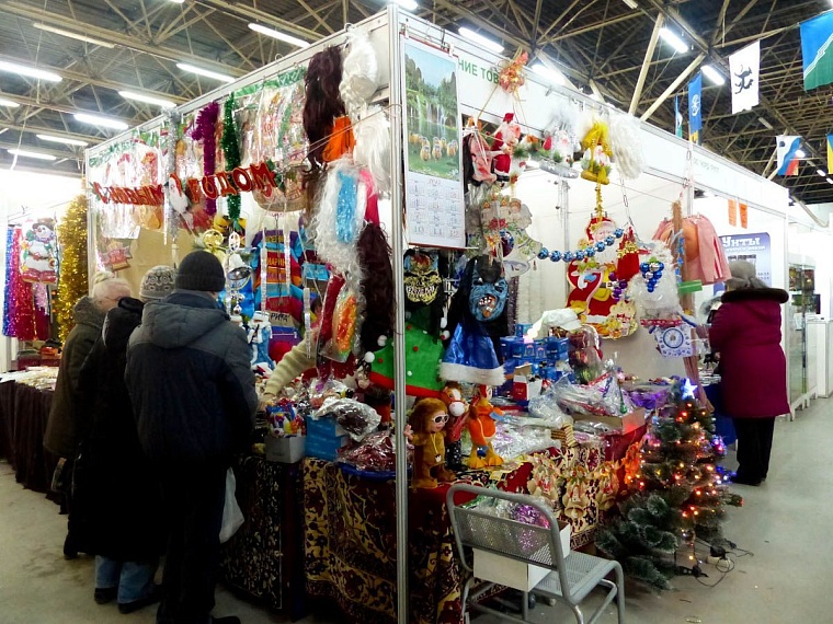 Из тюменской фанеры делают новогодние игрушки