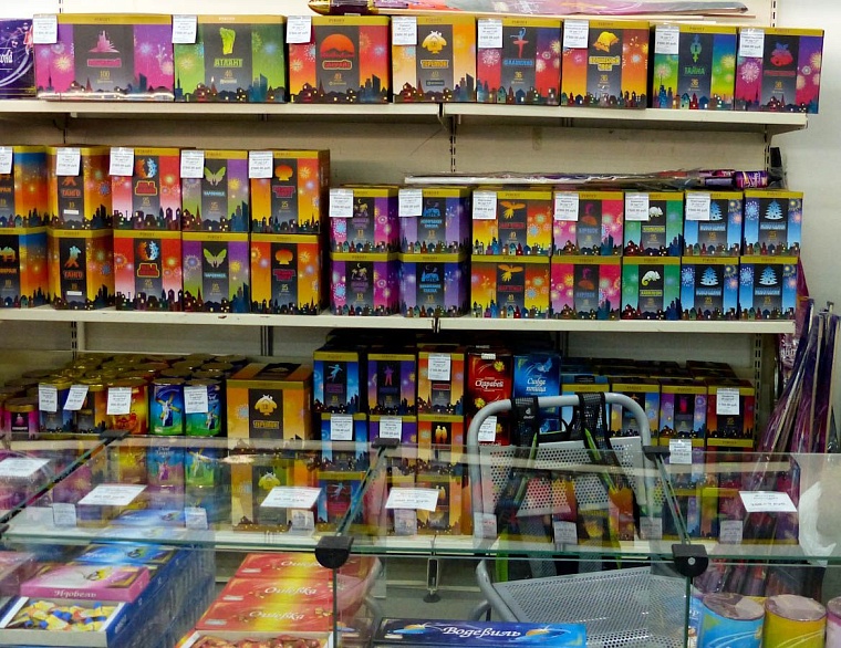 Из тюменской фанеры делают новогодние игрушки