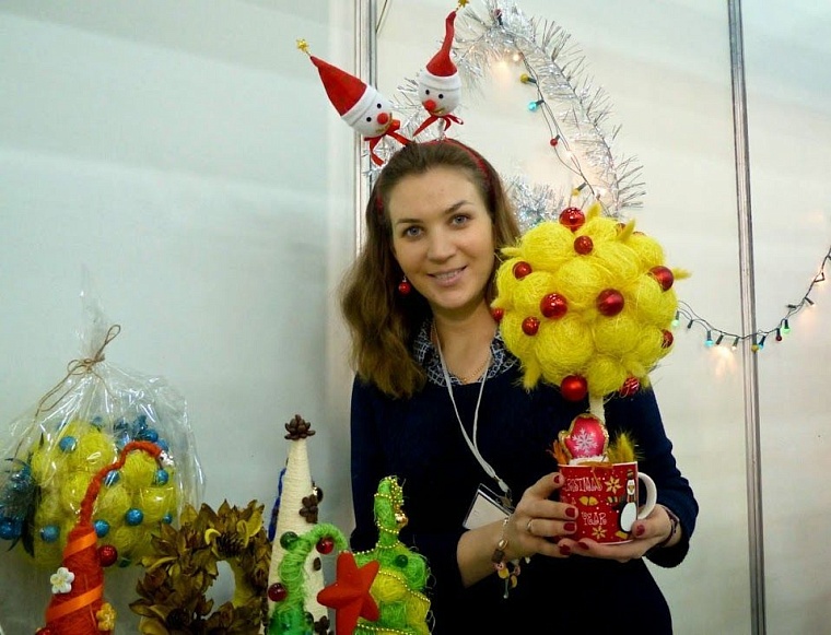 Из тюменской фанеры делают новогодние игрушки